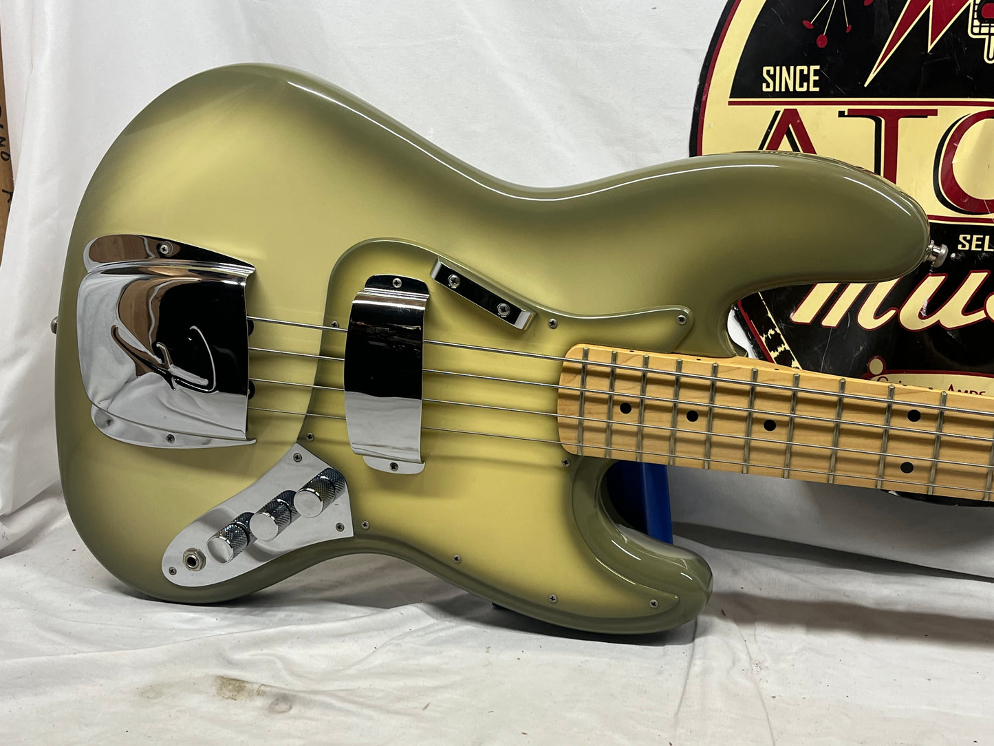 Fender Antigua Jazz Bass 4-String Electric Bass with Hard Case 2012 - Antigua