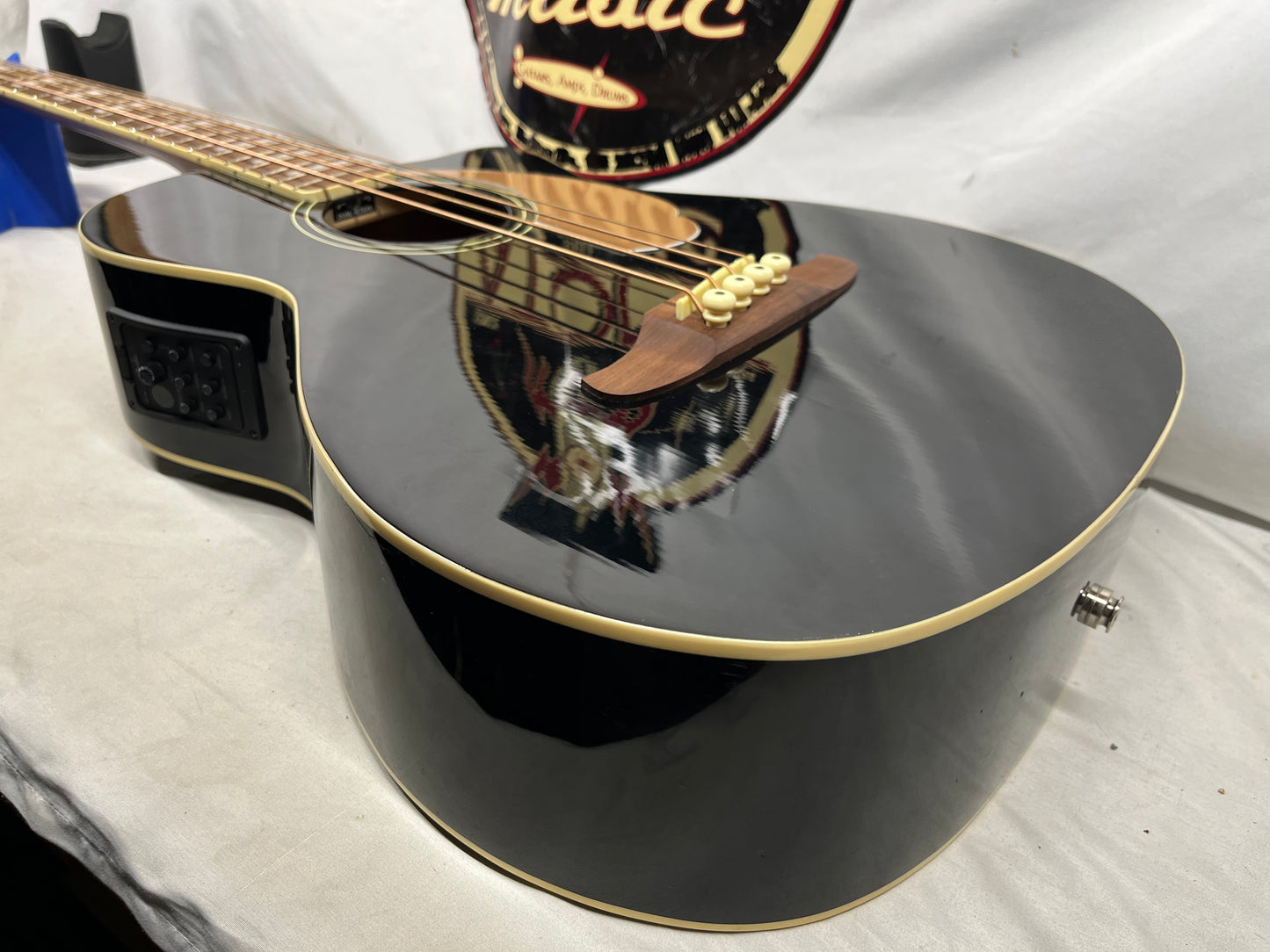 Fender Kingman V2 Acoustic Bass Guitar