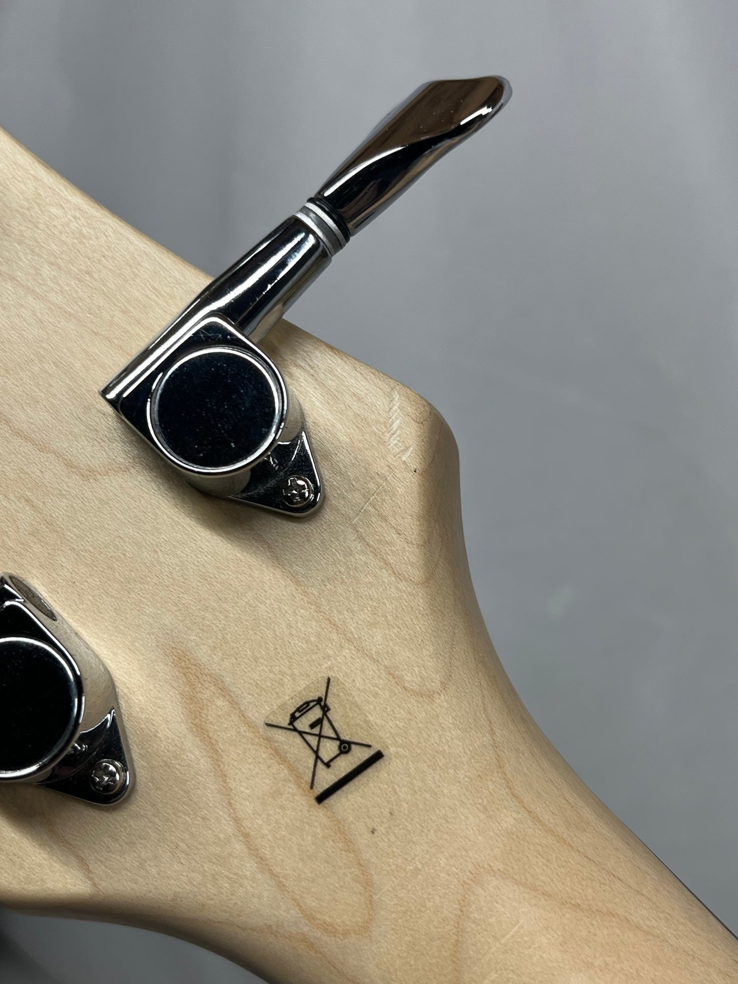 Fullerton 4-String Doublecut Electric Bass