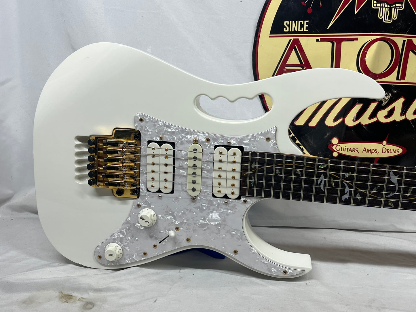 Ibanez JEM7V Prestige Steve Vai Signature HSH Electric Guitar with Hard Case - White
