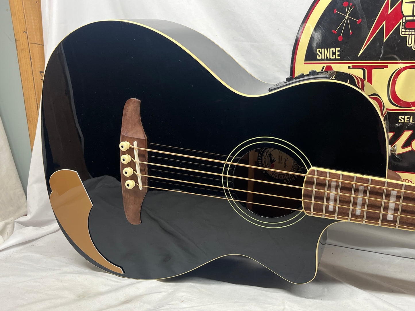 Fender Kingman Acoustic/Electric Bass with Gig Bag