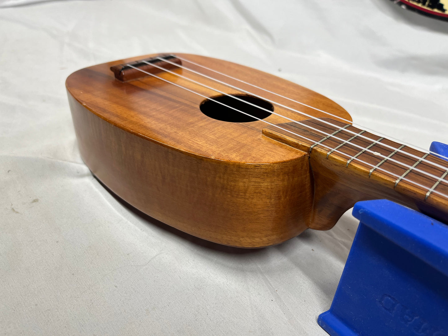 Kamaka Pineapple Soprano Ukulele with Case - SPLIT IN BACK OF BODY