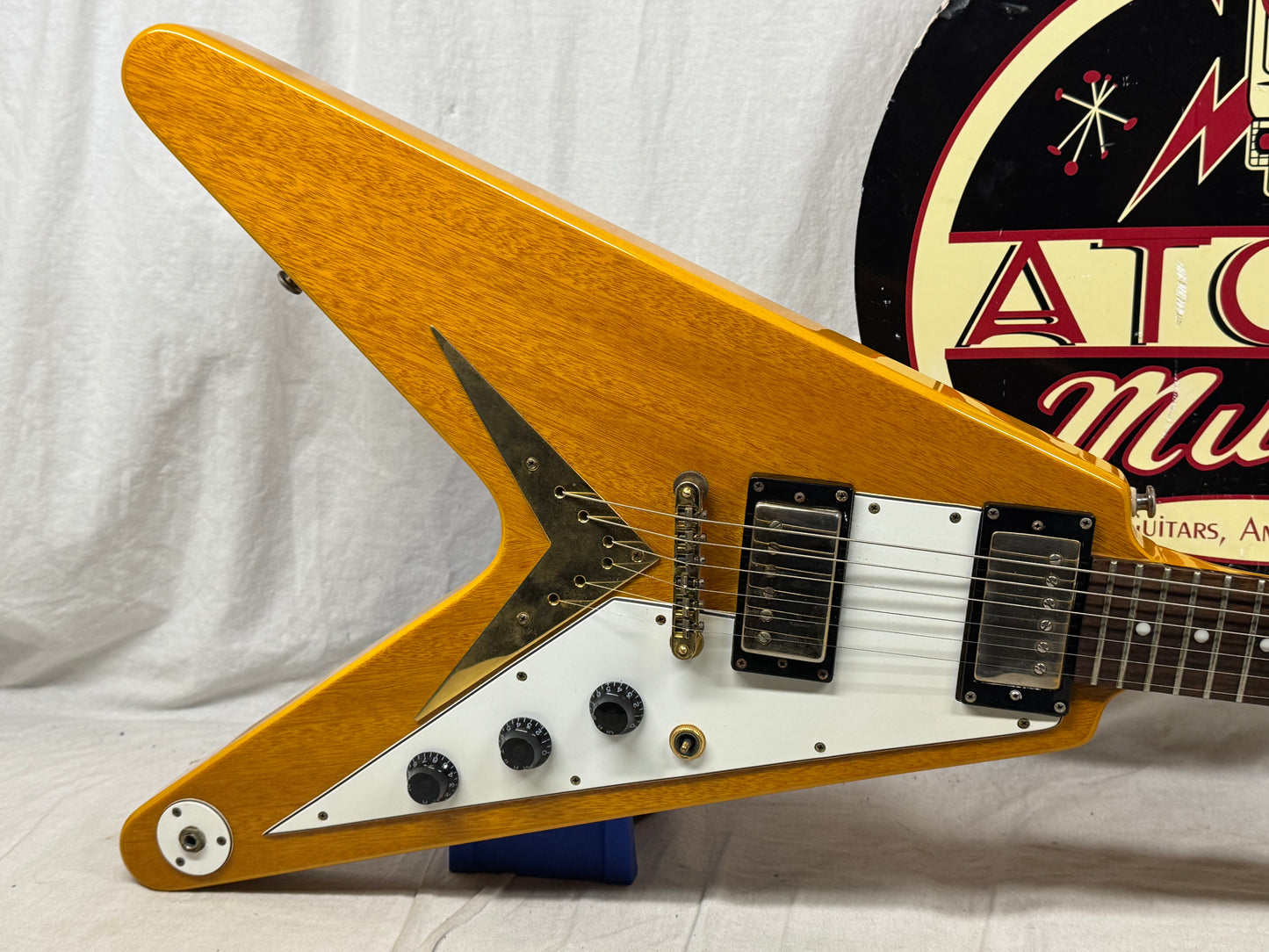 Epiphone EGV2KOGH1 '58 1958 Korina Flying V Guitar with Case 2009