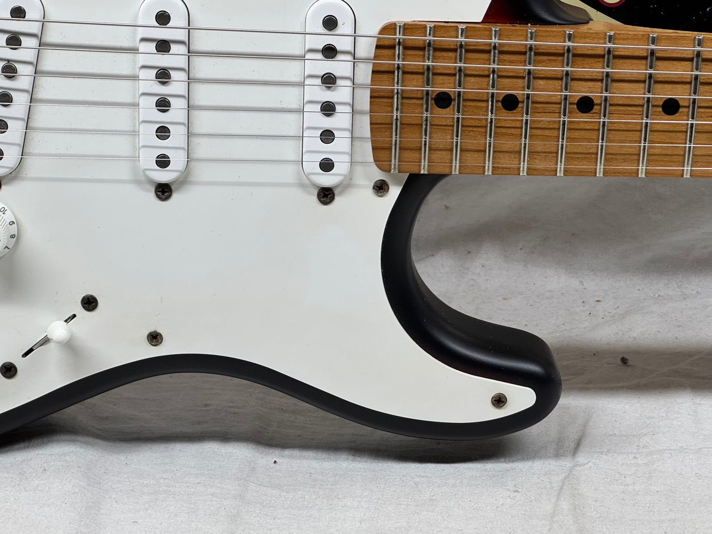 22 Black Guitars S-style Guitar - 3-Color Sunburst