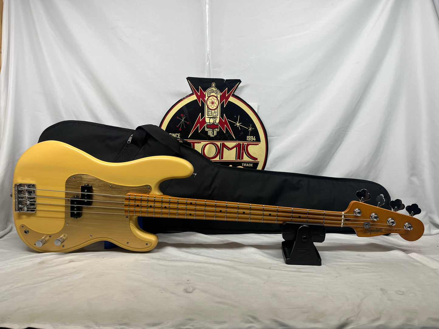 Squier 40th Anniversary Precision Bass Vintage Edition 4-String Electric Bass with Gig Bag - Satin Vintage Blonde