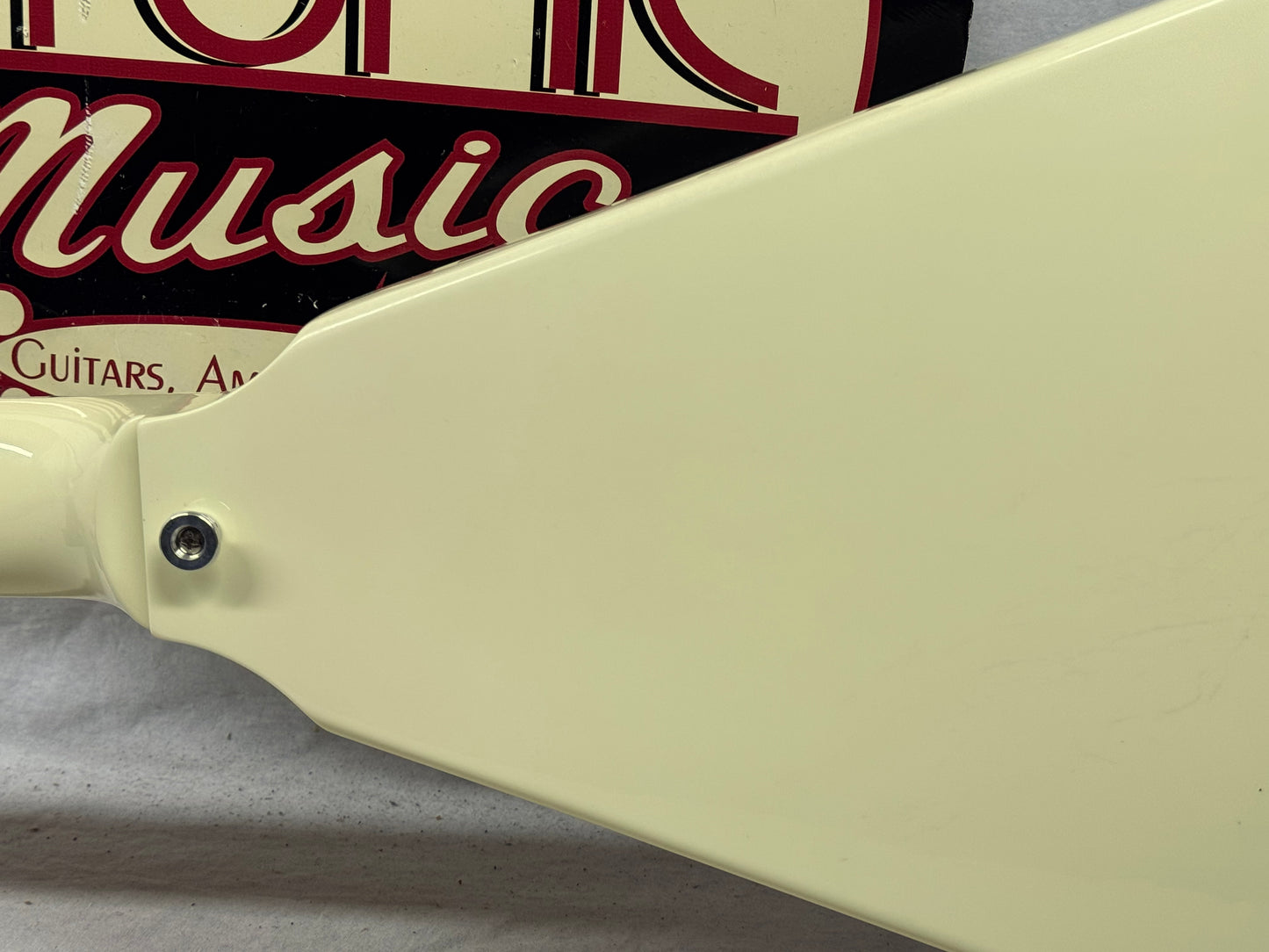 Gibson DSVS00CWCH1 '70s Flying V Guitar with Case 2023 - Classic White