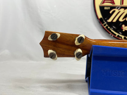 Kamaka Pineapple Soprano Ukulele with Case - SPLIT IN BACK OF BODY