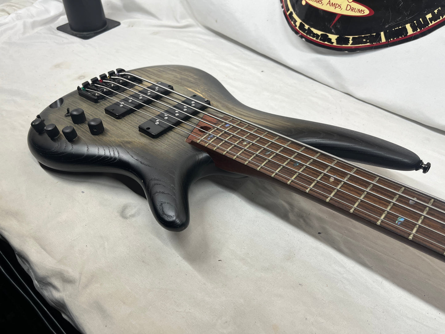 Ibanez Soundgear SR605E 5-String Electric Bass