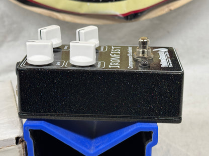 YellowSquash Sound Labs Iron Fist Compressor Sustainer Pedal with Box