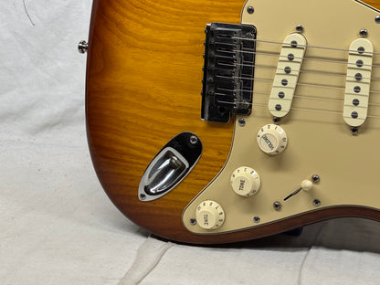 Fender American Deluxe Ash Stratocaster Guitar with Case 2005 - Tobacco Sunburst / Maple neck