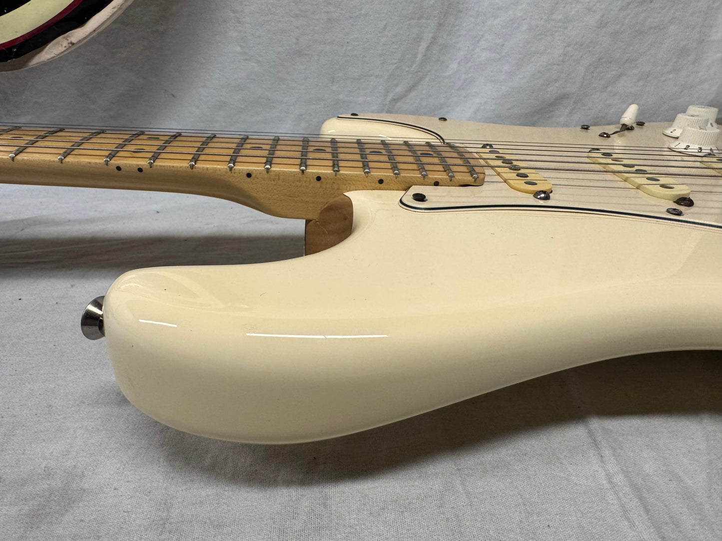 Fender American Standard Stratocaster Guitar with Case 2005 - Olympic White / Maple neck