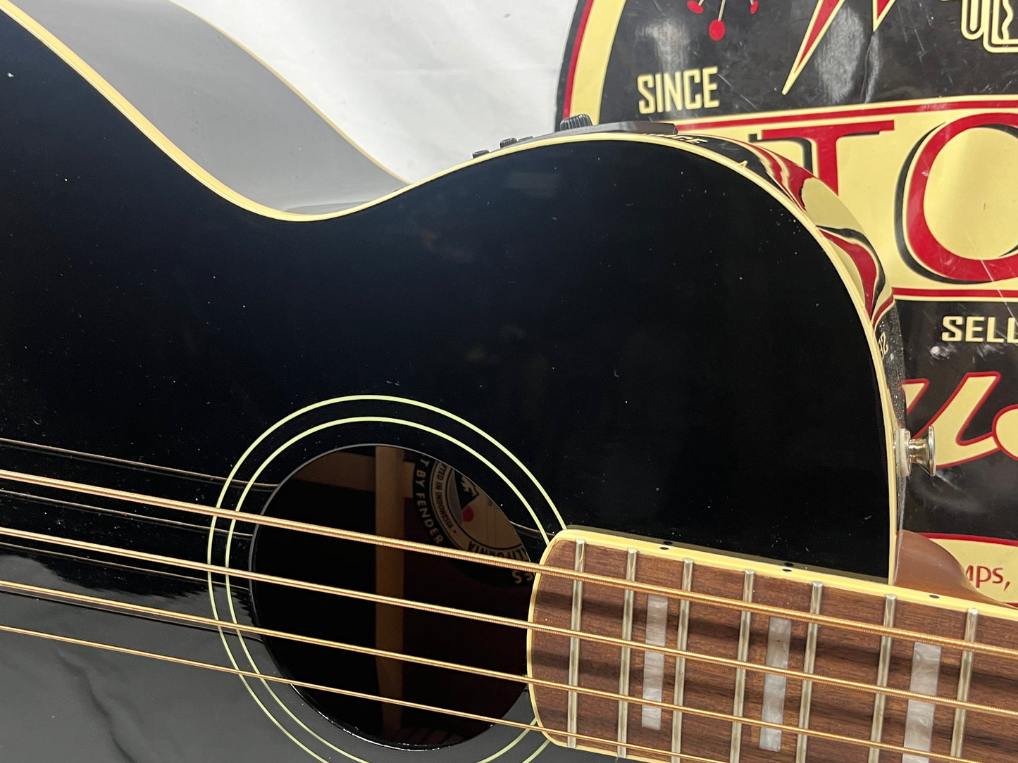 Fender Kingman Acoustic/Electric Bass with Gig Bag