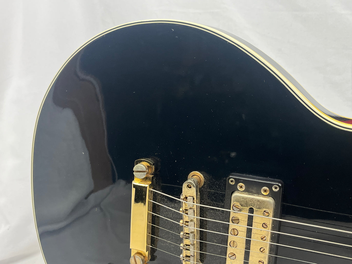 Univox Singlecut LP-Style Electric Guitar with Case