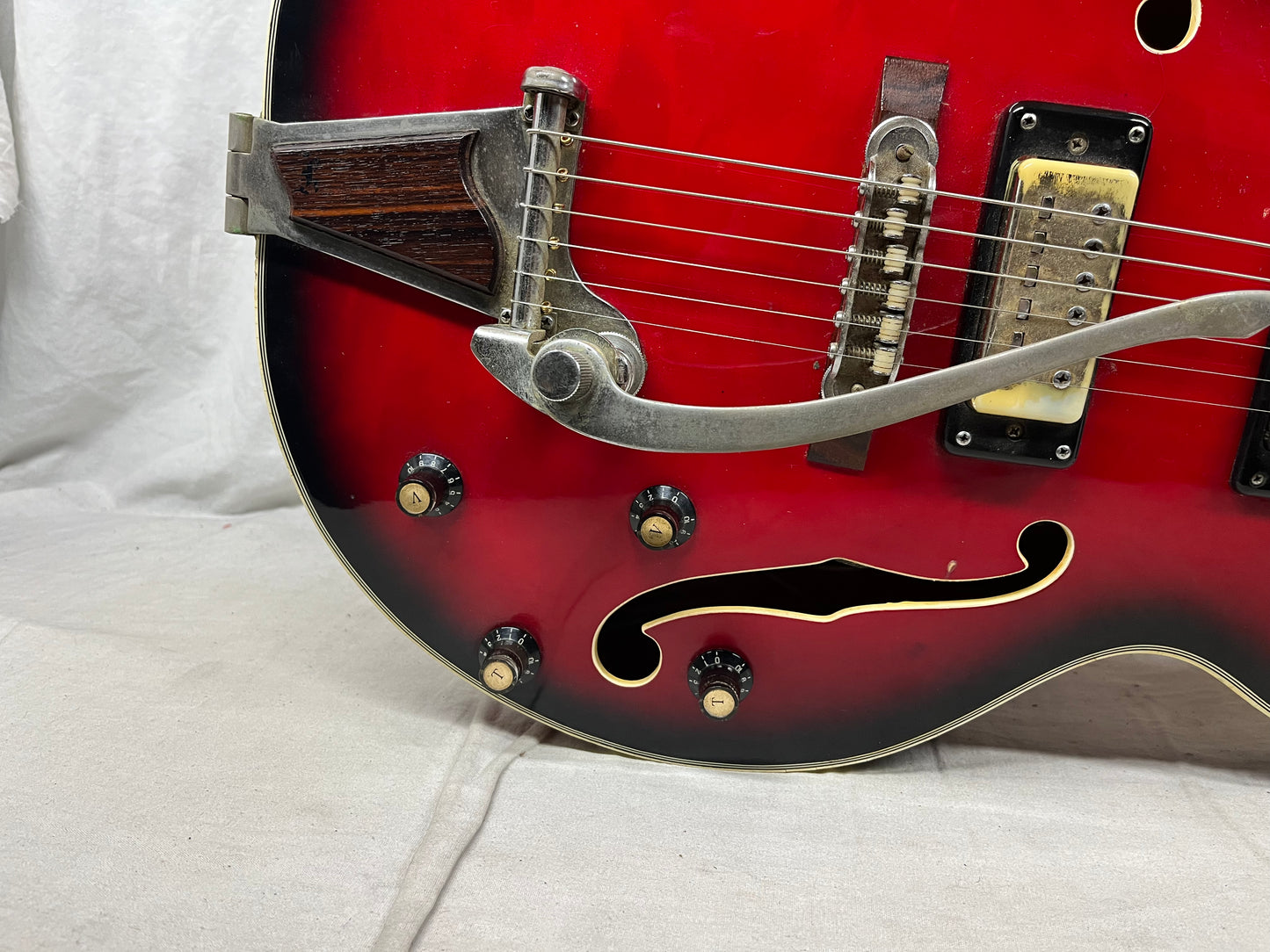 Univox Coily U1825 Hollow Body Guitar MIJ Made In Japan Vintage Redburst - AS IS! needs new nut