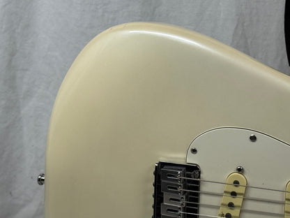 Fender Player Plus Stratocaster Guitar 2022 - Olympic Pearl / Maple neck