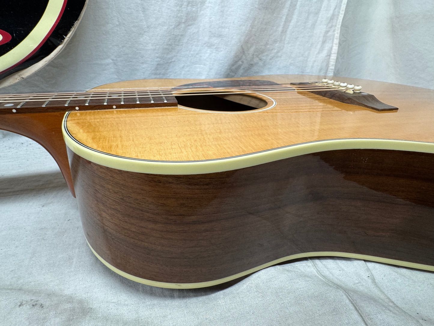 Gibson J-45 j45 Studio Jumbo Acoustic Guitar with Road Runner Case 2019