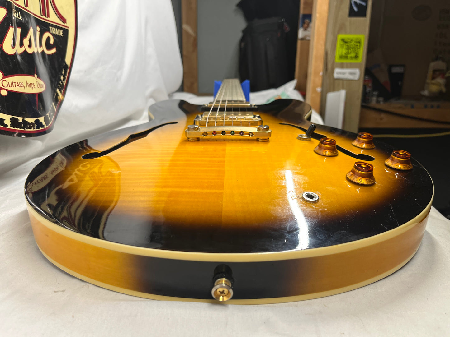 Epiphone DOT Deluxe VS Semi-Hollow Body Electric Guitar