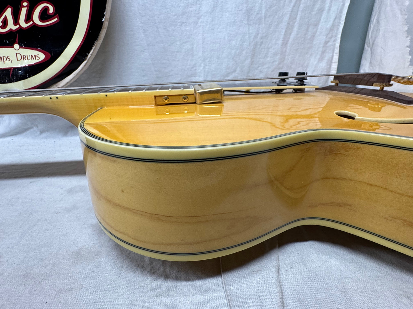 Epiphone Emperor Regent Archtop Hollowbody Guitar 2011