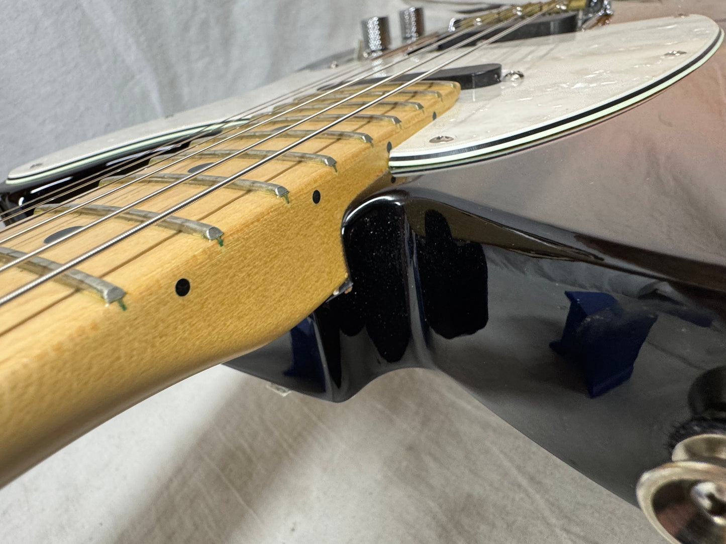 Fender American Professional Telecaster Guitar 2017 - 2-Color Sunburst / Maple neck