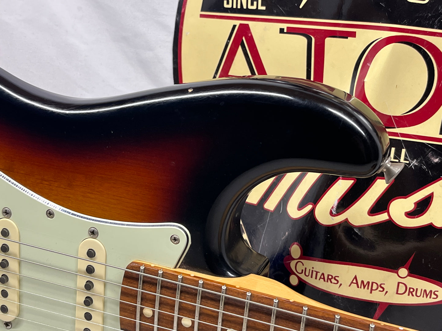 Fender Road Worn '60s Stratocaster Strat Electric Guitar - 3-Color Sunburst