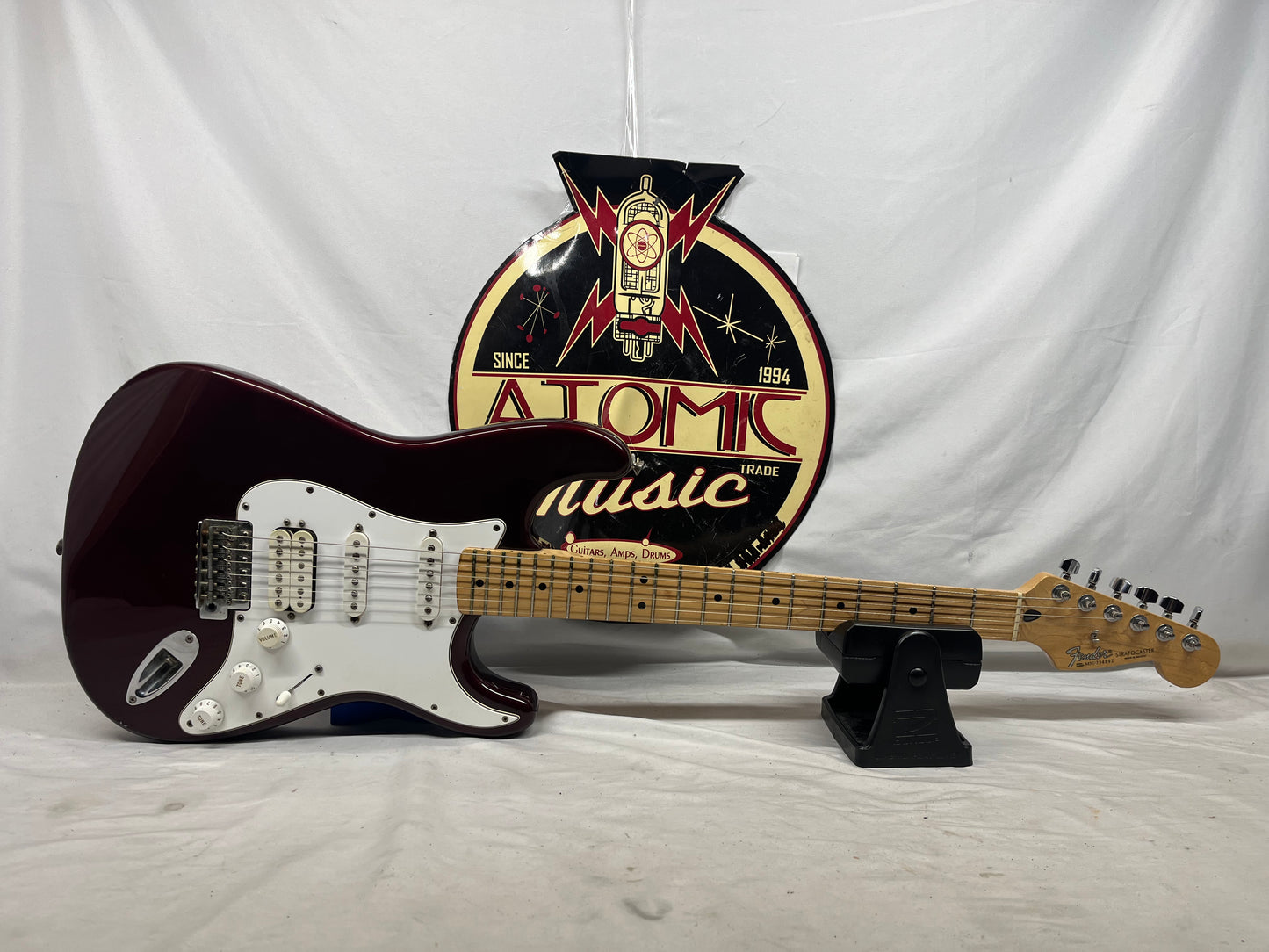 Fender Standard Stratocaster Strat HSS MIM - Made in Mexico - Midnight Wine