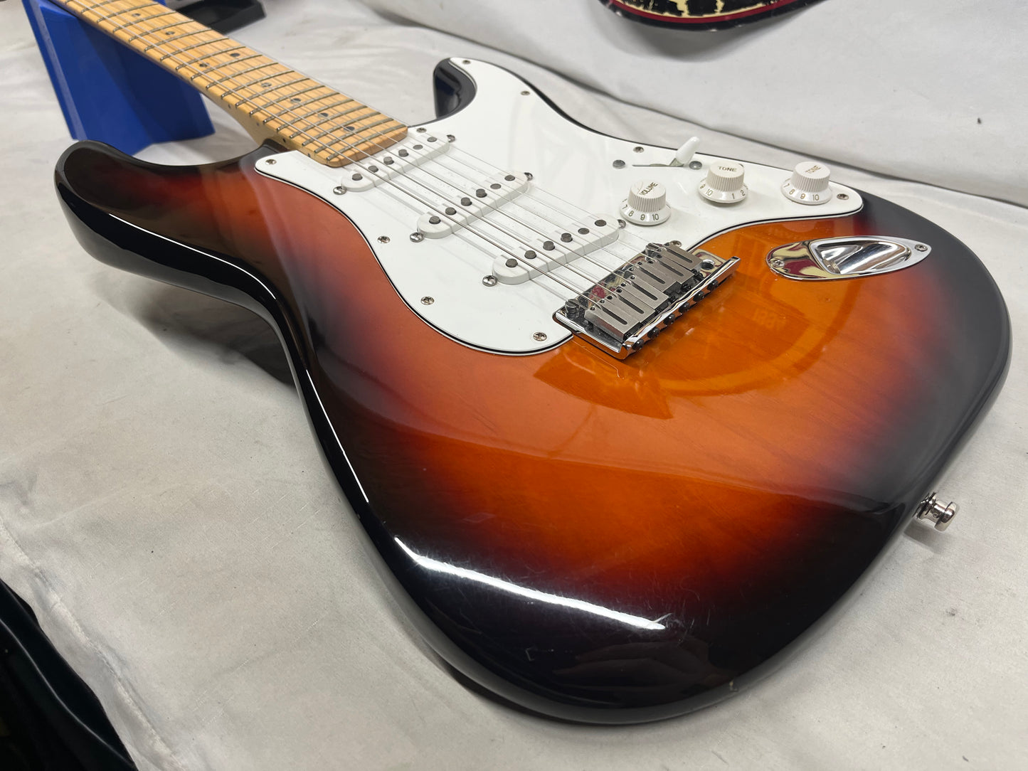 Fender Deluxe Stratocaster Strat Plus Electric Guitar - Antique Burst
