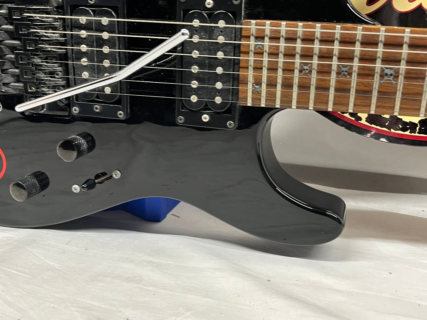 Squier Showmaster Skull & Bones Electric Guitar