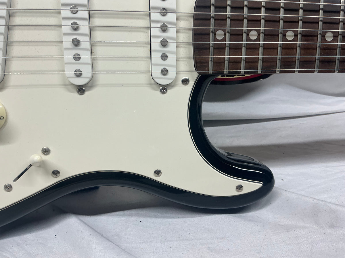 Silvertone Black S-Style Guitar - Sunburst
