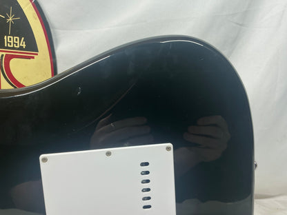 Silvertone Black S-Style Guitar - Sunburst