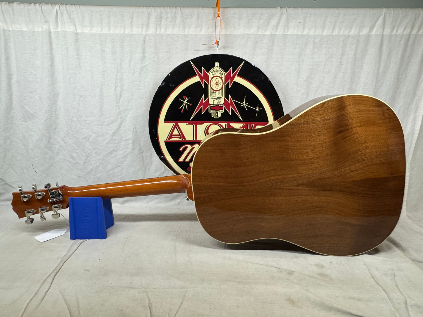 Gibson J-45 j45 Studio Jumbo Acoustic Guitar with Road Runner Case 2019