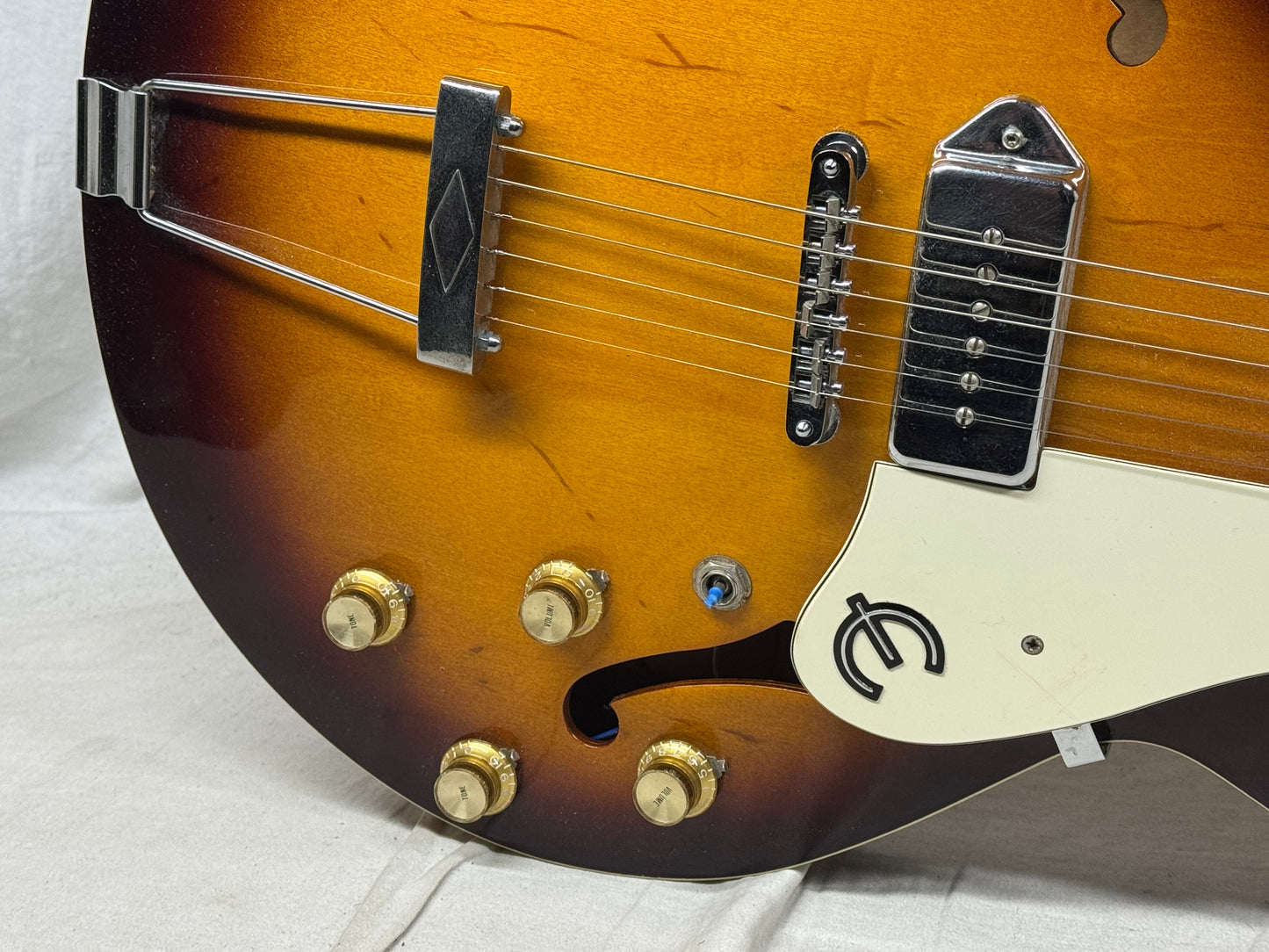 Epiphone Sorento Semi-Hollowbody Guitar with Case Reissue
