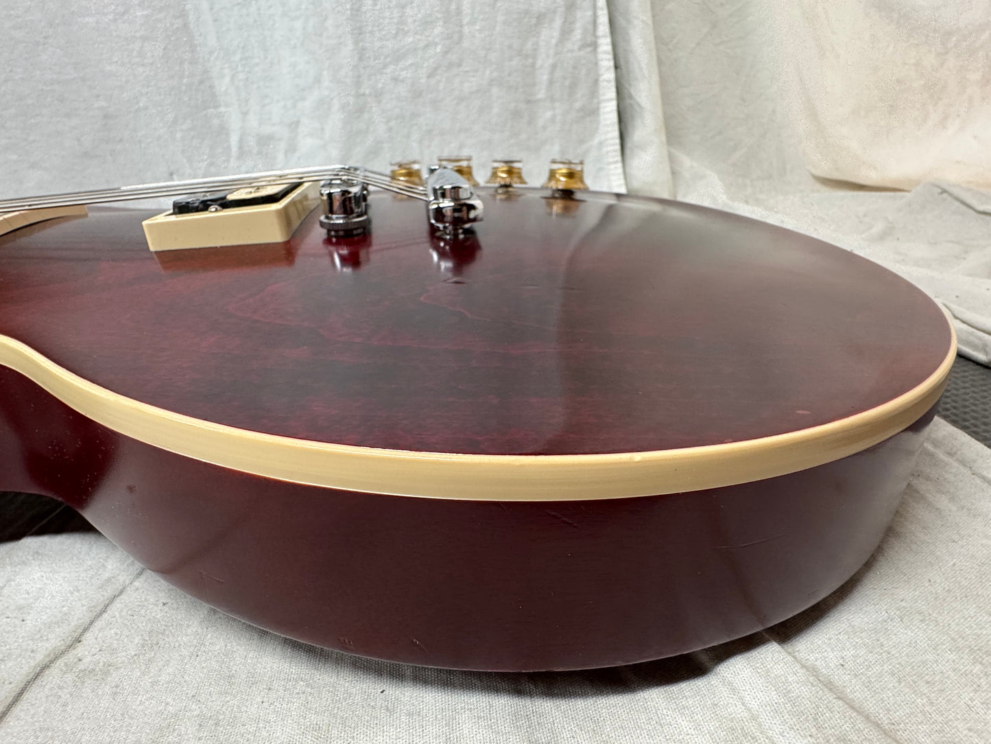 Gibson Les Paul Traditional Pro V Satin Guitar with Case 2019