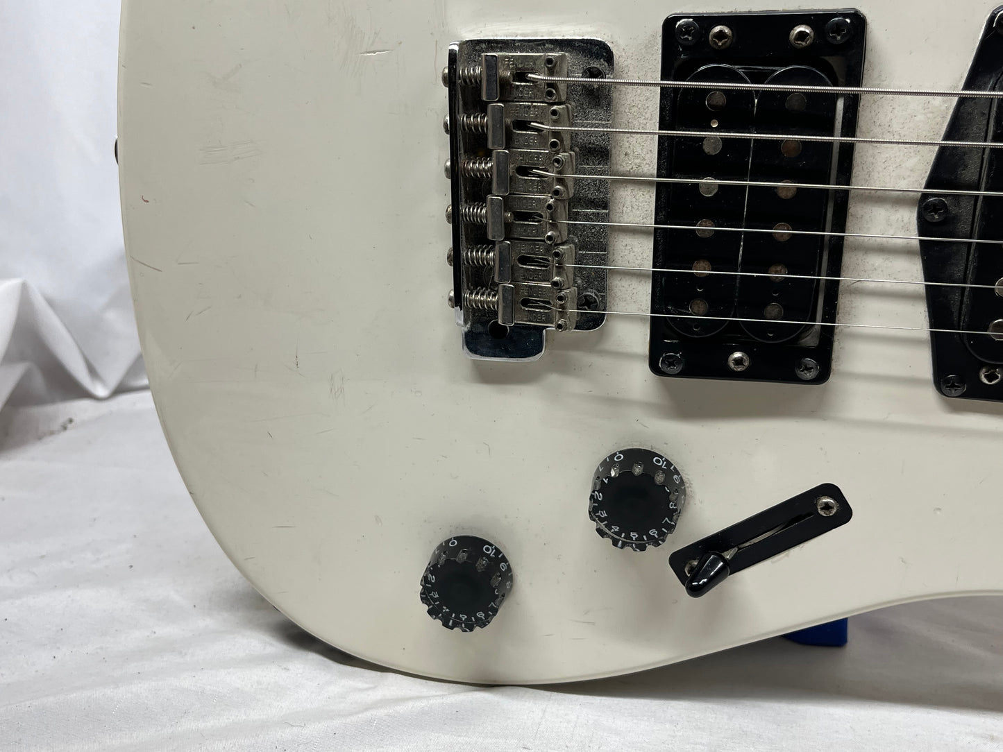 Squier Bullet HSS Singlecut Electric Guitar