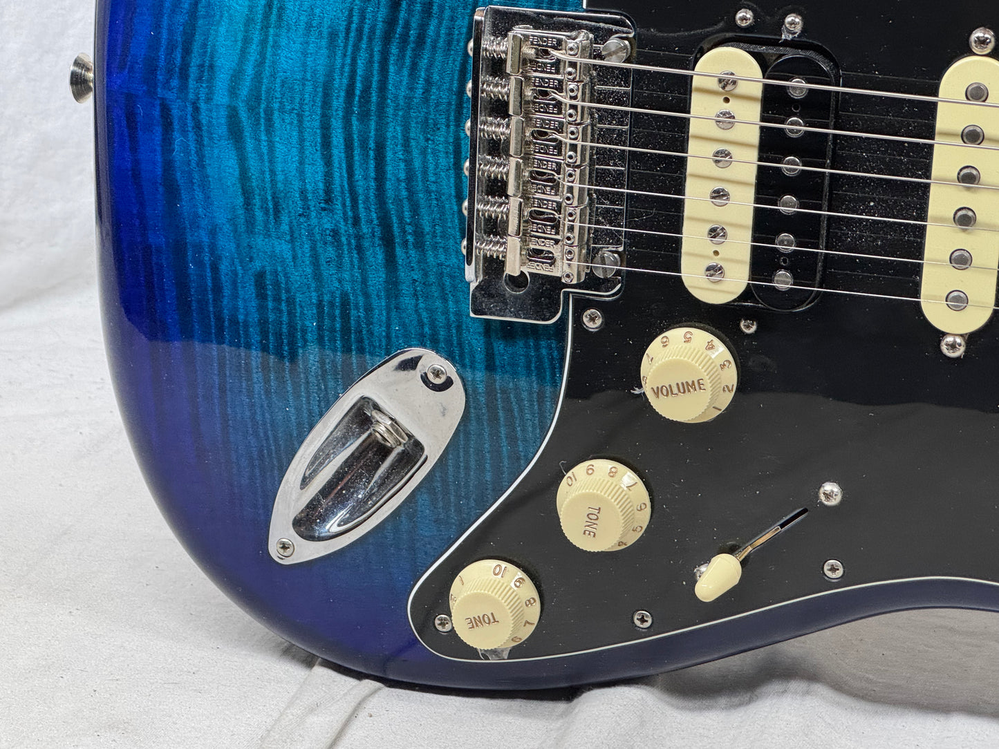 Fender Limited Edition Player Stratocaster HSS Plus Top Guitar 2021 - Blue Burst / Maple neck