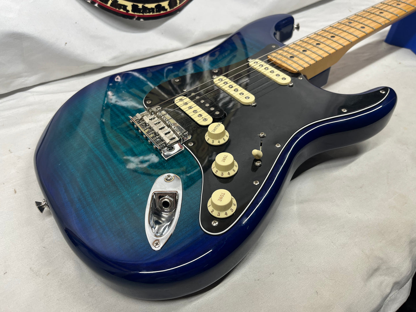 Fender Limited Edition Player Stratocaster HSS Plus Top Electric Guitar MIM - Made in Mexico - Blue Burst