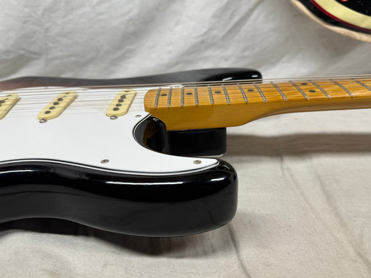 Fender Jimi Hendrix Stratocaster Guitar 2022 - 3-Color Sunburst / Maple neck