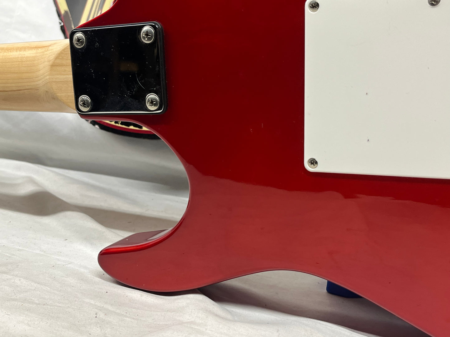 Ibanez Gio GRX40 Doublecut Electric Guitar HSS - Candy Apple Red