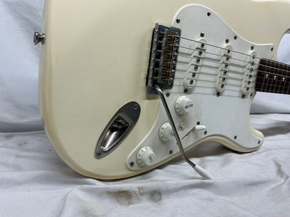 Fender Stratocaster (Squier Series) - White