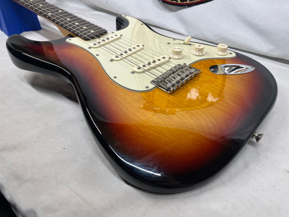 Fender Classic Series '60s Stratocaster strat Electric Guitar - 3-Color Sunburst