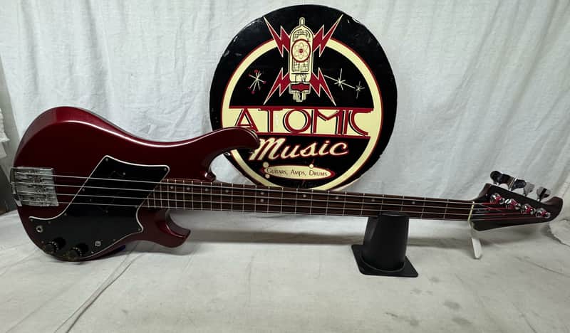 Gibson Victory 4-string Bass with Case - Image 2