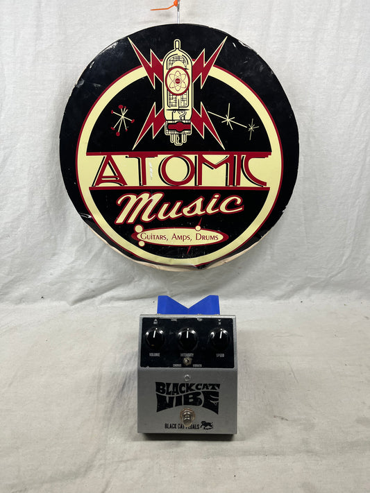 Black Cat Pedals Black Cat Vibe Vibrato Pedal with Power Supply