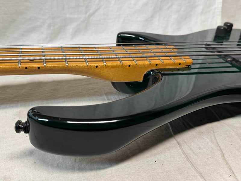 Peavey Millennium 5-string Bass - Image 19