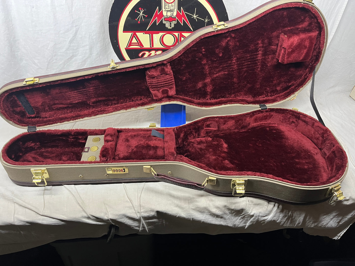 Ameritage AME-40 ame40 Singlecut Guitar Shaped Hard Case