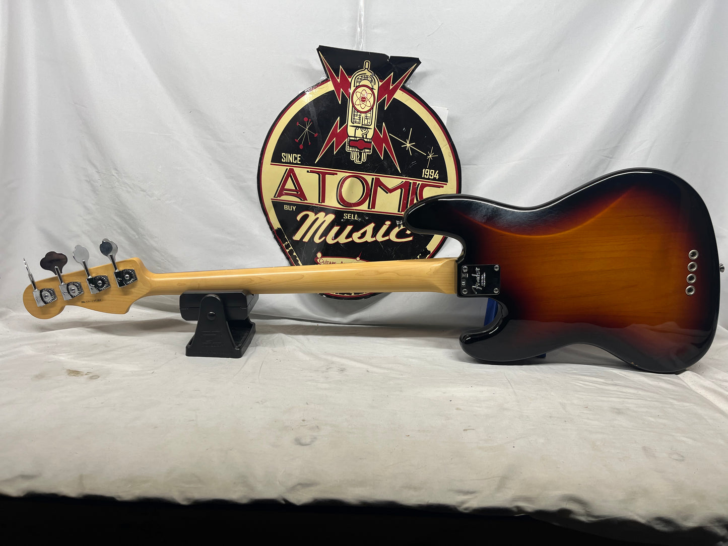 Fender American Standard 4-String Electric Jazz Bass 2011 with Hard Case - 3-Color Sunburst
