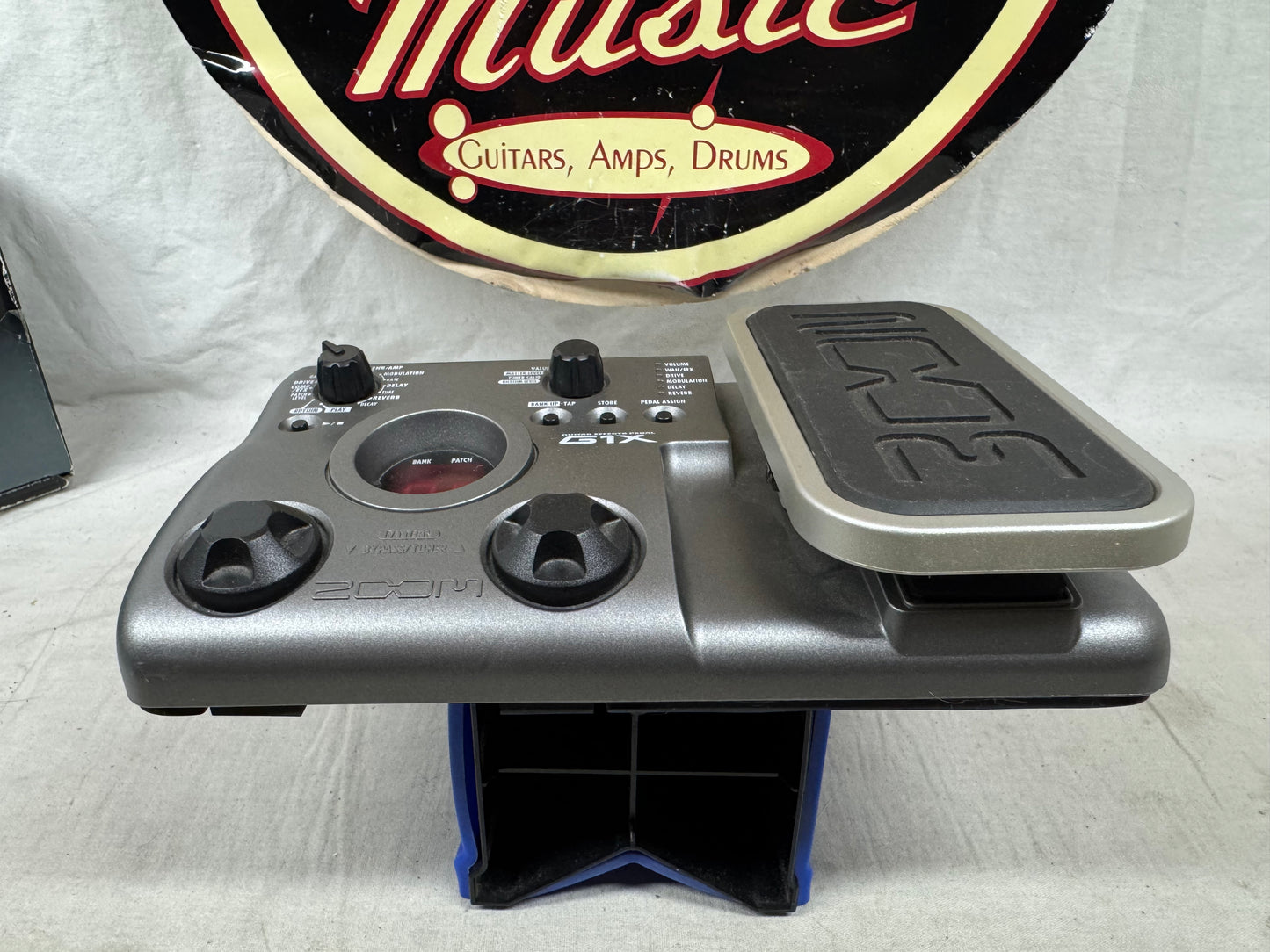 Zoom G1Xon g1x on Guitar Multi-Effects Pedal with Power Supply + Box