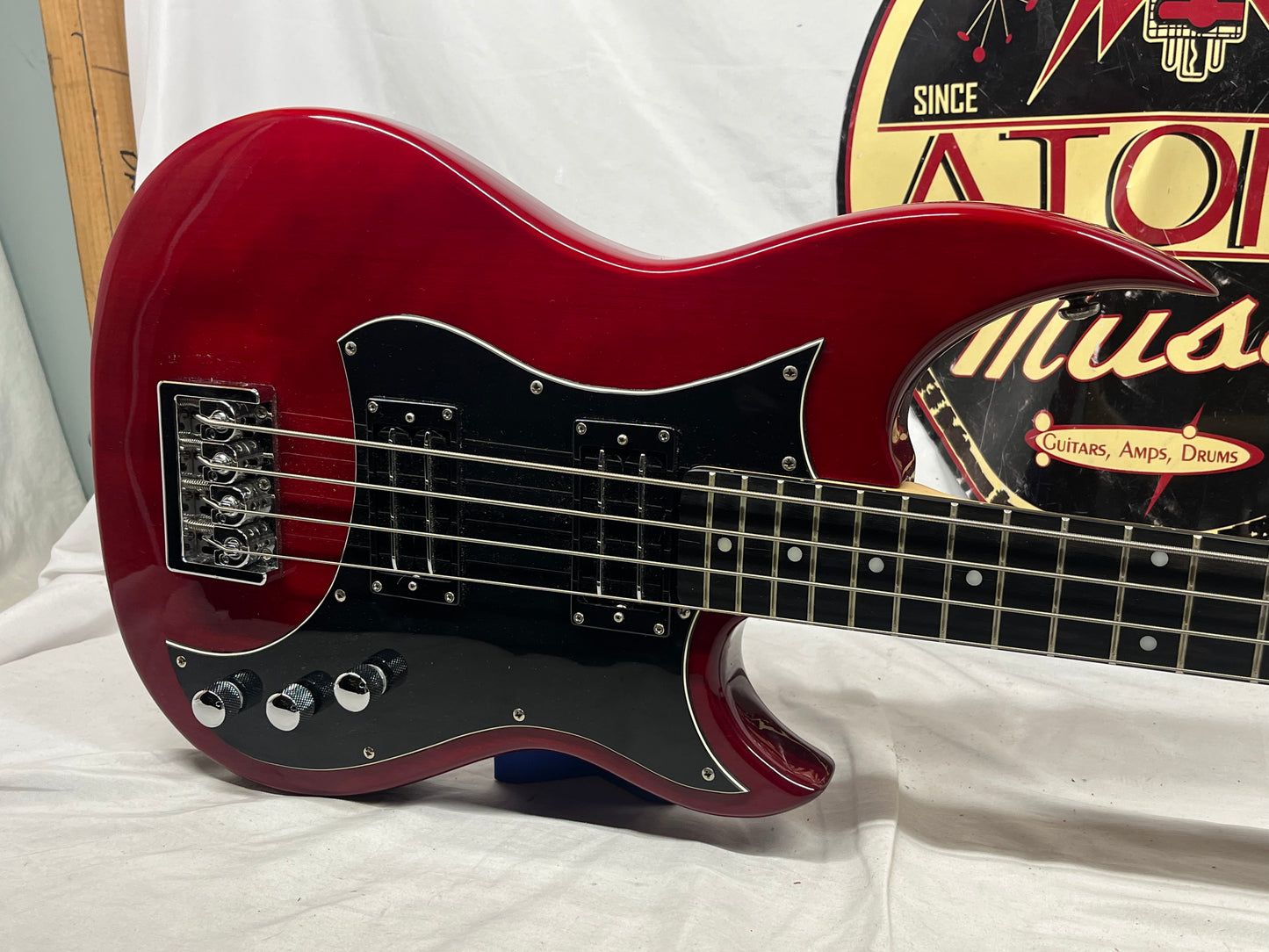 Hagstrom HB-4 Doublecut 4-String Electric Bass with Gig Bag - Split in Fretboard *See Photos*