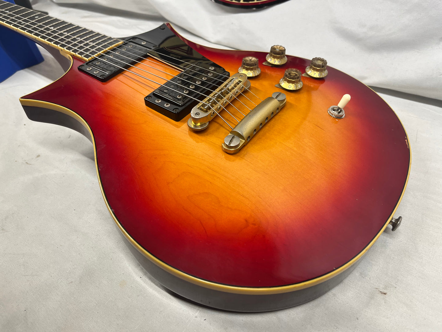 Yamaha SX900A Doublecut Electric Guitar with Case
