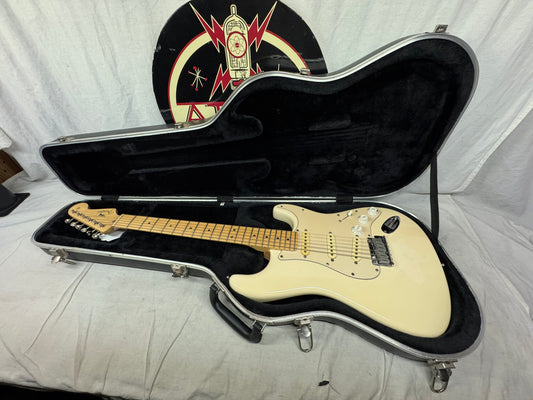 Fender American Standard Stratocaster Guitar with Case 2005 - Olympic White / Maple neck