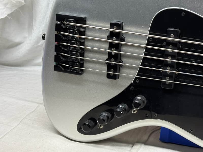 Mike Lull M5V Custom 5-string Bass with COA + Gig Bag - Image 4