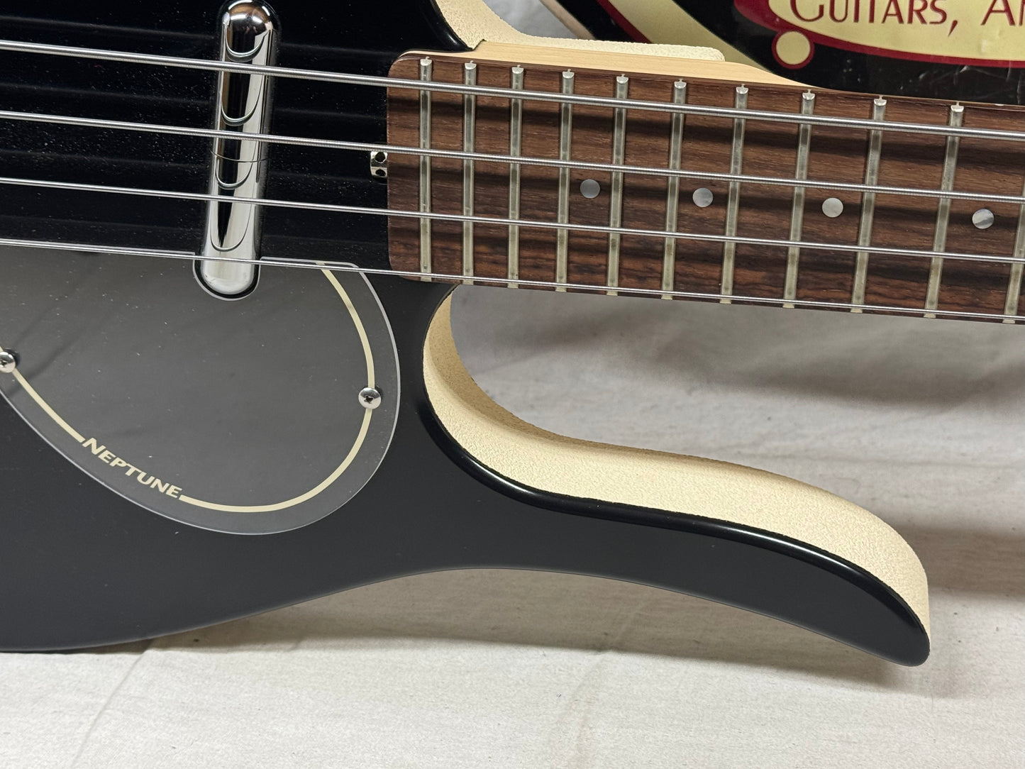 Jerry Jones Neptune Series Longhorn Bass4 4-string Bass with Case 1990s